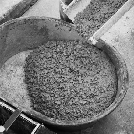 Beton pentru turnarea unui stâlp de poartă - perforare manuală